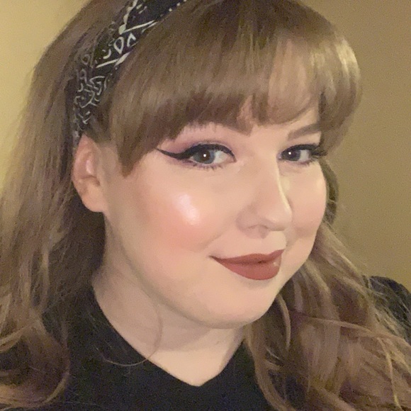 Meet your Posher, Mallory - Picture 1 of 1